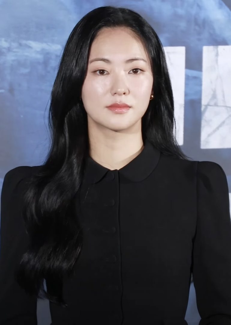 Jeon Yeo-been em coletiva de imprensa de 2024