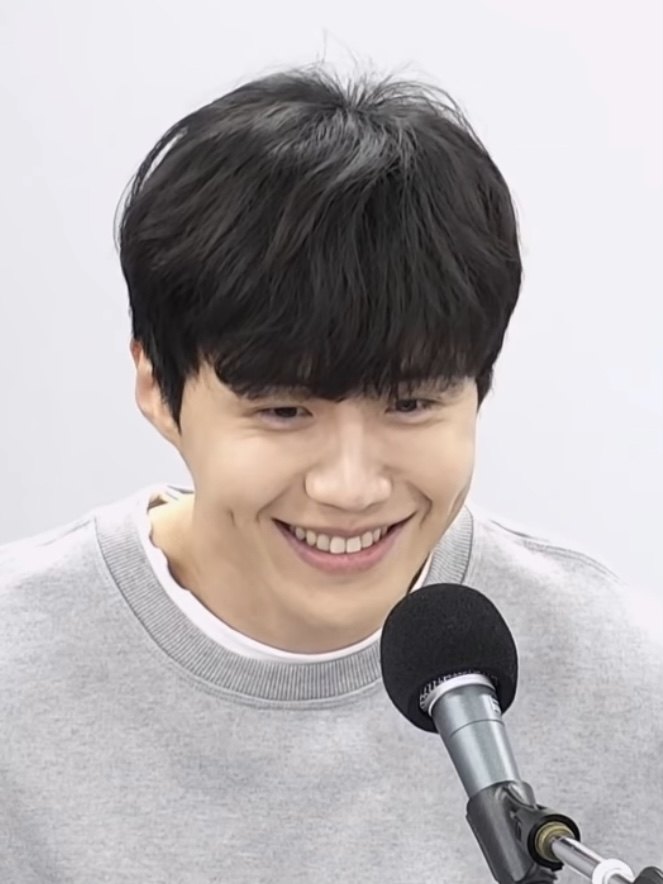 Kim Seon-ho em registro de rádio de 2020